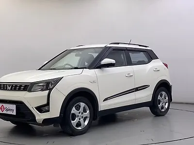 2022 Mahindra XUV300 W6 1.2 Petrol AMT [2021] 1