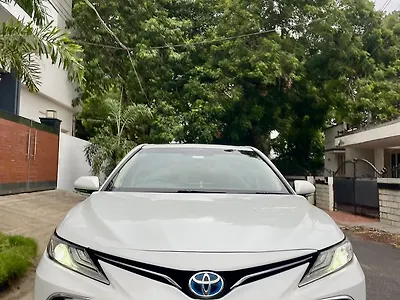 2022 टोयोटा कैमरी हाइब्रिड 1 2022 टोयोटा कैमरी हाइब्रिड 1