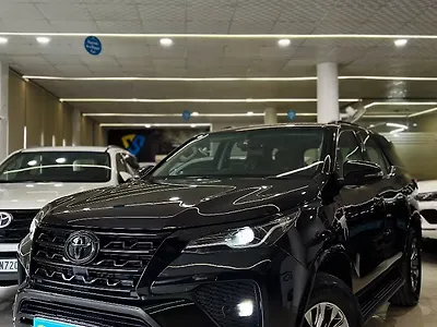 2023 Toyota Fortuner 4x2 2WD Diesel 2.8L Turbo Automatic 1