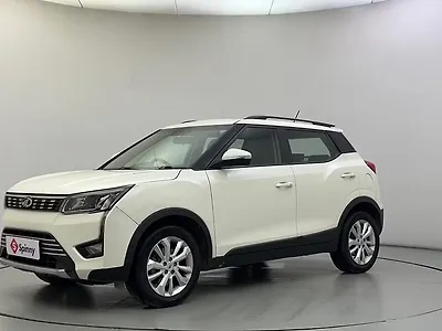 2020 Mahindra XUV300 W8 1.5 Diesel [2020] 1