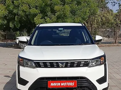 2024 Mahindra XUV300 W6 1.2 Petrol 1