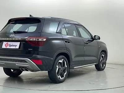 2023 Hyundai Alcazar Signature (O) 6 STR 1.5 Petrol DCT