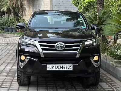 2017 Toyota Fortuner 2.8 4x2 MT [2016-2020] 1