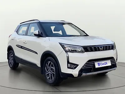 2023 Mahindra XUV300 W8 (O) 1.2 Petrol 1