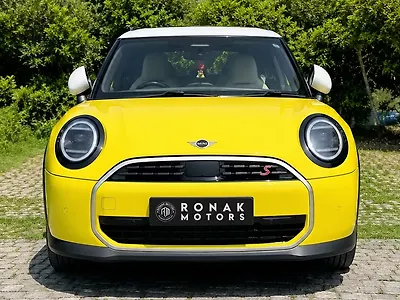 2025 Mini Cooper Favoured Pack 1