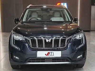 2023 Mahindra XUV700 AX 7 Diesel AT AWD 7 STR [2021] 1