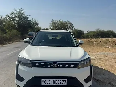2021 Mahindra XUV300 W6 1.5 Diesel [2020] 1