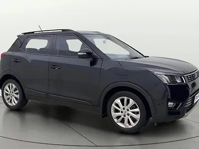 2021 Mahindra XUV300 W8 1.5 Diesel [2020] 1