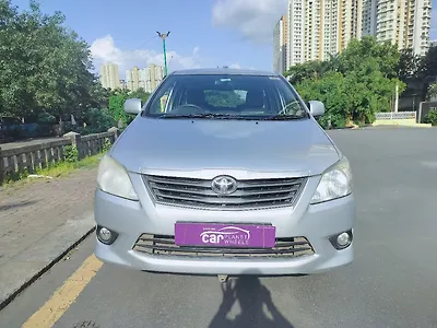 2013 Toyota Innova 2.5 G 8 STR BS-IV 1 2013 Toyota Innova 2.5 G 8 STR BS-IV 1