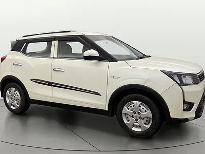 2023 Mahindra XUV300 W4 1.2 Petrol [2019] 1