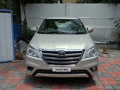 2014 Toyota Innova 2.5 VX 8 STR BS-III 1