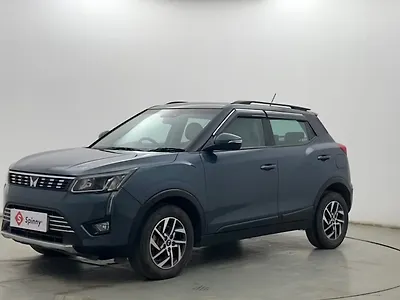 2024 Mahindra XUV300 W8 (O) 1.2 Petrol AMT 1 2024 Mahindra XUV300 W8 (O) 1.2 Petrol AMT 1