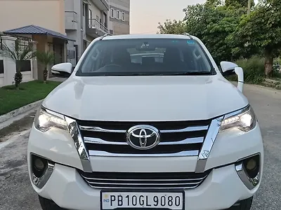2017 Toyota Fortuner 2.8 4x4 MT [2016-2020] 1