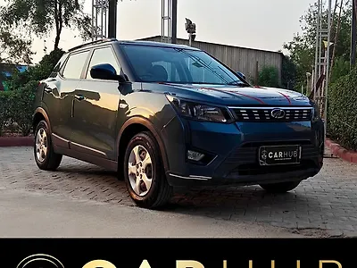 2020 Mahindra XUV300 W6 1.5 Diesel AMT 1