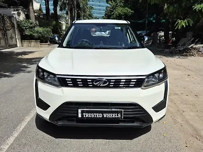 2022 Mahindra XUV300 W6 1.5 Diesel [2020] 1