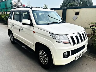 2016 Mahindra TUV300 T8 1