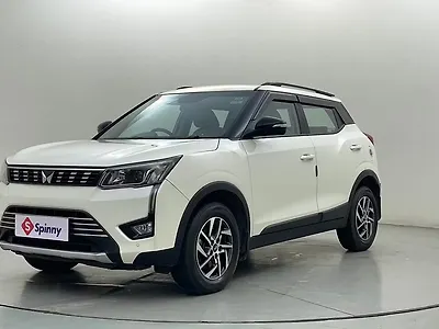 2023 Mahindra XUV300 W8 (O) 1.2 Petrol 1