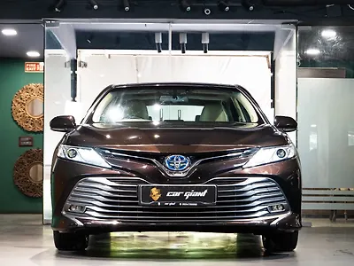 2020 Toyota Camry Hybrid 1