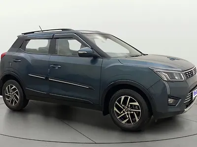 2023 Mahindra XUV300 W8 (O) 1.2 Petrol AMT 1