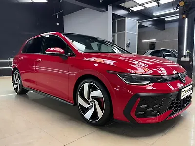 2025 फ़ॉक्सवैगन गोल्फ़ जीटीआई 2.0L TSI Petrol Turbo Automatic 1