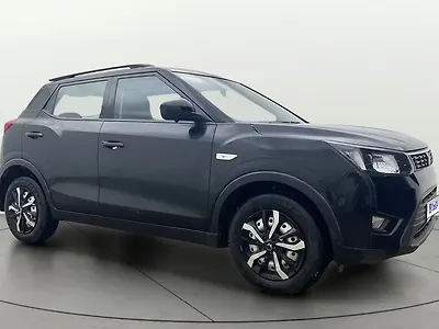 2023 Mahindra XUV300 W4 1.2 Petrol [2019] 1