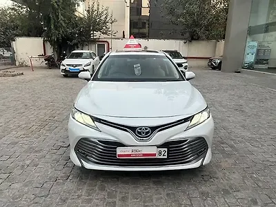 2021 टोयोटा कैमरी हाइब्रिड 1