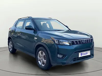 2022 Mahindra XUV300 W6 1.2 Petrol AMT [2021] 1