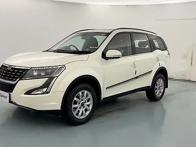2018 Mahindra XUV500 W9 [2018-2020] 1