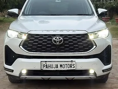 2025 Toyota Innova Hycross VX (O) Hybrid (Electric + Petrol) Automatic (e-CVT) 7 STR 1