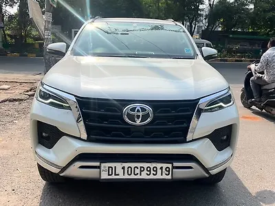 2021 टोयोटा फ़ॉर्च्यूनर 2.8 4x2 ऑटोमैटिक 1