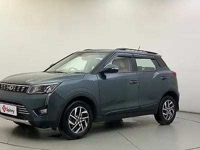 2022 Mahindra XUV300 W8 (O) 1.2 Petrol AMT 1