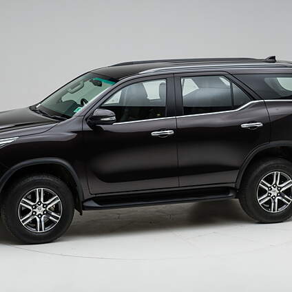 Toyota Fortuner Images Interior Exterior Photo Gallery Carwale
