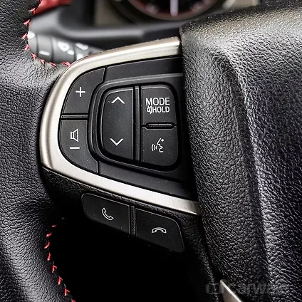Toyota Innova Crysta Photo, Toyota New Innova Left Front Three Quarter