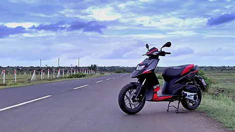 Aprilia SR150 [2017-2018] Front Three-Quarter