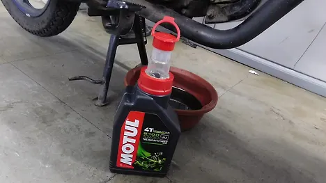 tvs star city engine oil grade
