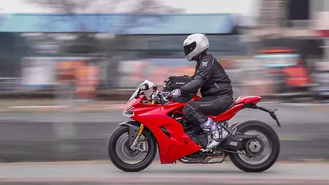 r15 tank bag