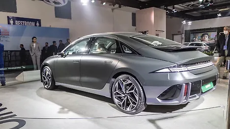 हुंडई आयनिक 6 लेफ्ट रियर थ्री क्वार्टर