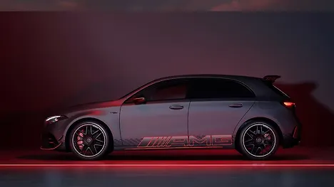 मर्सिडीज़ बेंज़ एएमजी A45 S लेफ्ट साइड दृश्य