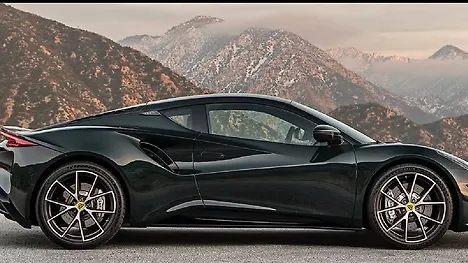 लोटस इमीरा राइट साइड का दृश्य