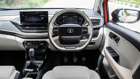 टाटा अल्ट्रोज़ स्टीयरिंग व्हील