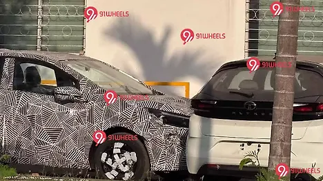 Tata Altroz facelift Right Side View