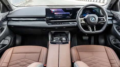 बीएमडब्ल्यू i5 LWB डैशबोर्ड