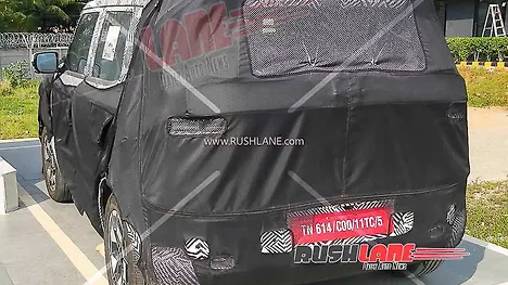 हुंडई sub-compact EV SUV लेफ्ट रियर थ्री क्वार्टर