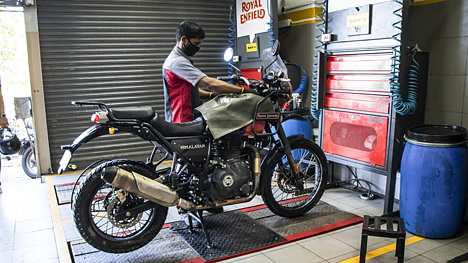 Royal enfield discount himalayan service cost