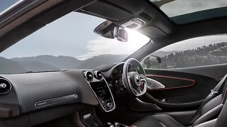 मैकलारेन जीटी डैशबोर्ड