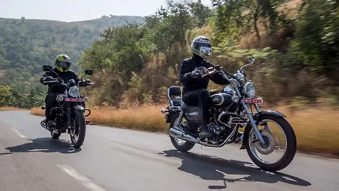 बजाज एवेंजर क्रूज़ 220 सामने के तीन-क्वॉर्टर