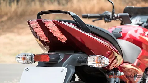 pulsar 150 tail panel online