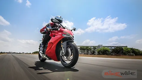 Ducati SuperSport Images | SuperSport Photos - BikeWale