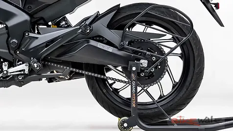 tyre pressure for dominar 400