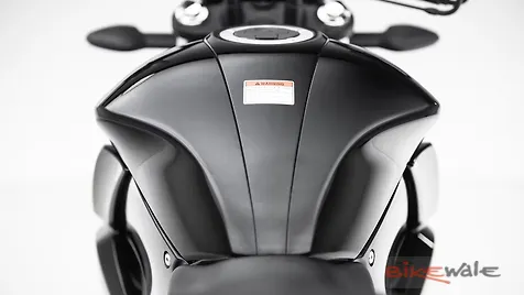 suzuki gixxer side panel price